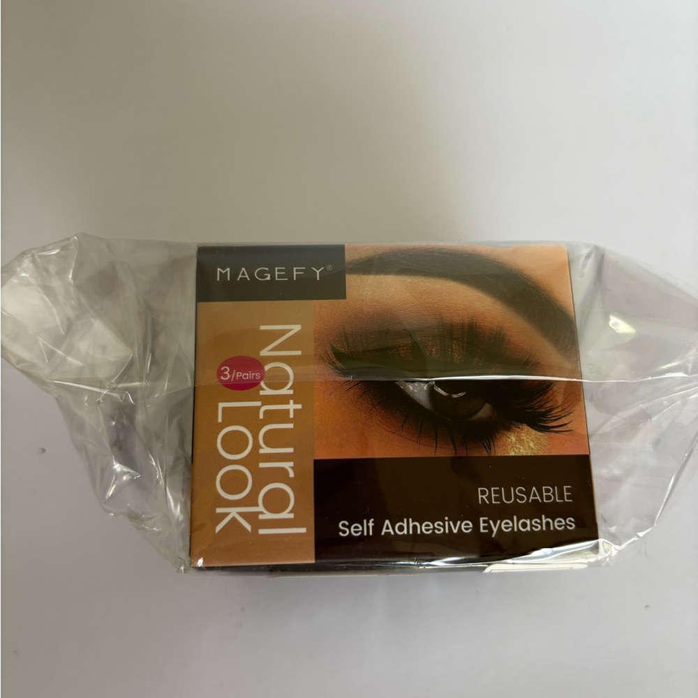Natural Look Self Adhesive Eyelashes - Black